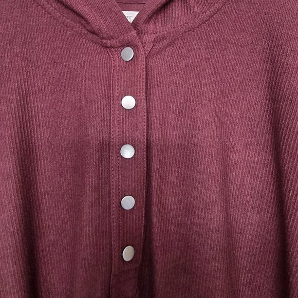 Maurices Ribbed Knit Pullover Tunic Hoodie Snap Detail Burgundy Size XL - Picture 3 of 7